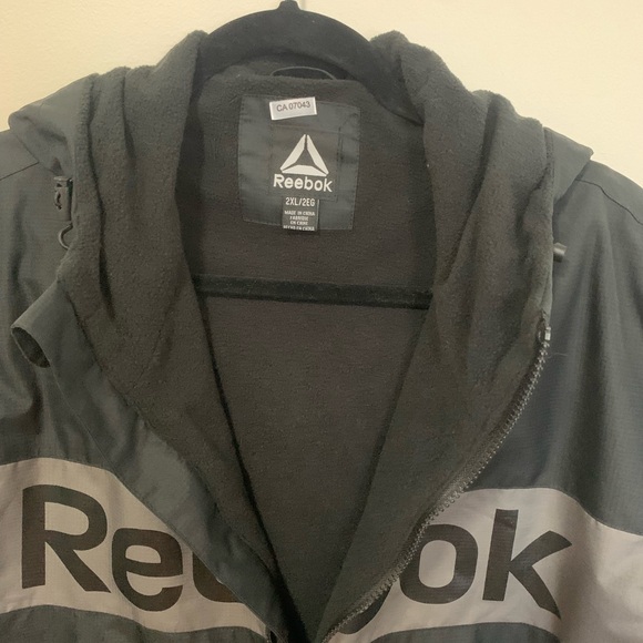 REEBOK Men’s 2XL black fleece lined rain jacket with logo - Picture 2 of 3